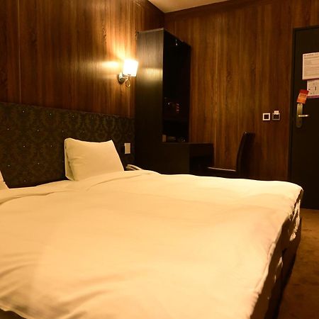 Meworld Hotel - Taipei Main Station Esterno foto